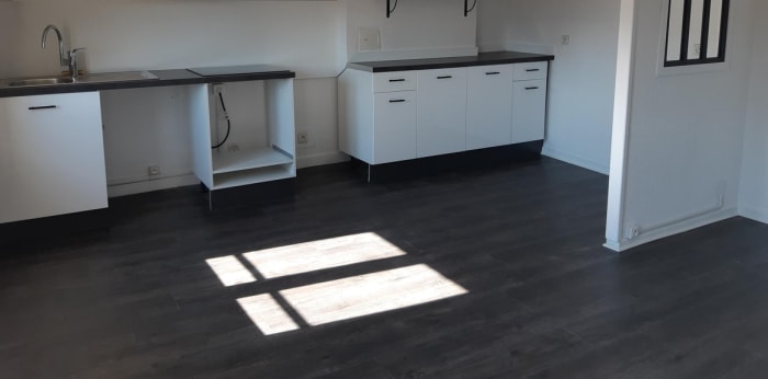 Image 5 sur 8 - Immeuble  ·  Vente · L Arbresle (69210) · 150m²