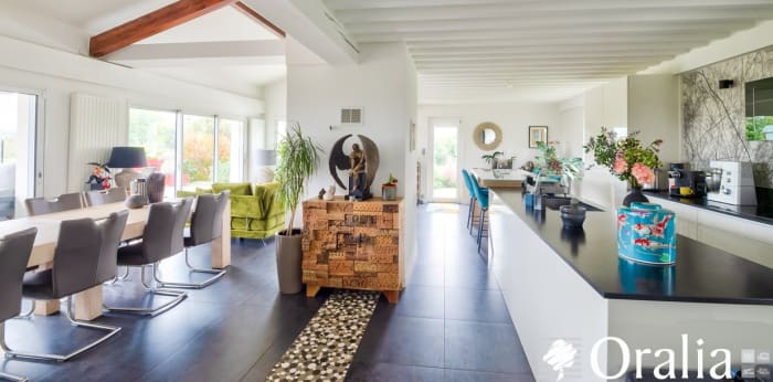 Image 3 sur 14 - Maison/villa  ·  Vente · Grezieu La Varenne (69290) · 12 pièces · 325m²