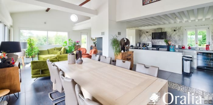 Image 2 sur 14 - Maison/villa  ·  Vente · Grezieu La Varenne (69290) · 12 pièces · 325m²