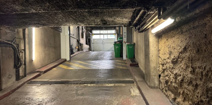 Image 1 sur 3 - Parking/box  ·  Vente · Paris (75009) · 11m²