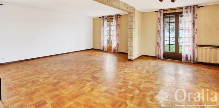 Image 5 sur 11 - Maison/villa  ·  Vente · Longvic (21600) · 7 pièces · 165m²