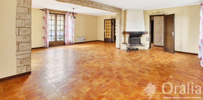 Image 4 sur 11 - Maison/villa  ·  Vente · Longvic (21600) · 7 pièces · 165m²