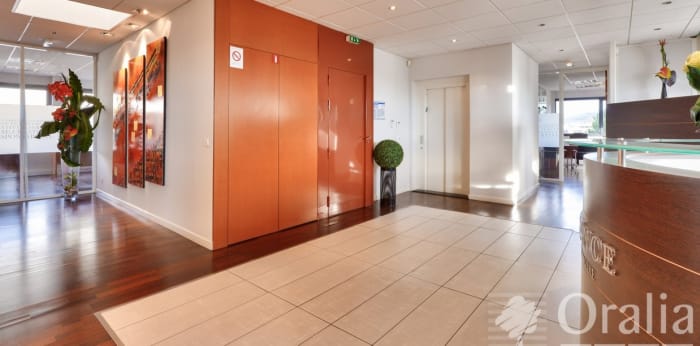 Image 4 sur 12 - Bureaux  ·  Vente · Dardilly (69570) · 13 pièces · 426m²