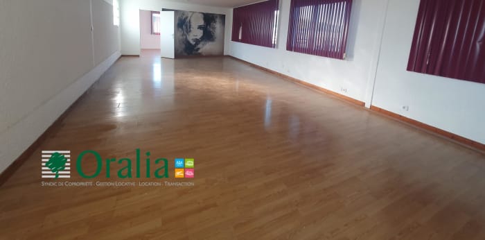 Image 3 sur 6 - Local commercial  ·  Location · St Martin D Heres (38400)