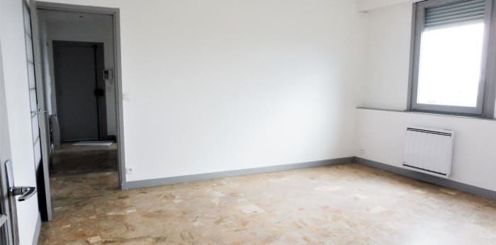 Image 10 sur 12 - Local commercial  ·  Location · Caluire (69300)