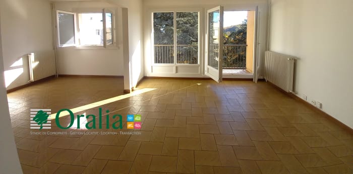 Image 4 sur 17 - Appartement  ·  Location · Meyzieu (69330) · 5 pièces · 94m²