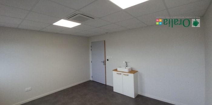 Image 3 sur 8 - Local commercial  ·  Location · Theize (69620)