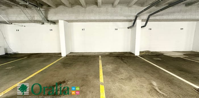 Image 1 sur 5 - Parking  ·  Location · Bordeaux (33000)