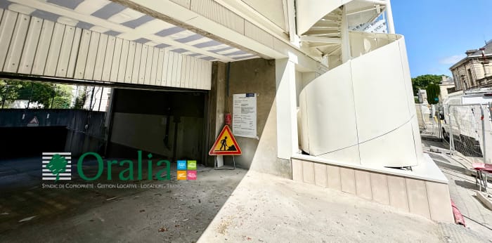 Image 2 sur 5 - Parking  ·  Location · Bordeaux (33000)