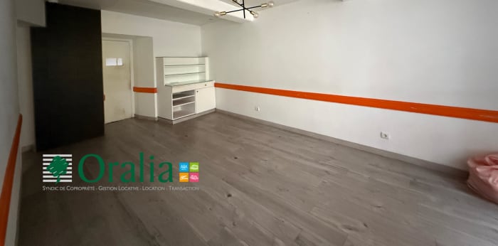 Image 3 sur 9 - Local commercial  ·  Location · Tarare (69170) · 55m²