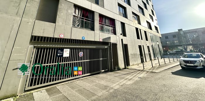 Image 2 sur 8 - Parking  ·  Location · Bordeaux (33800)