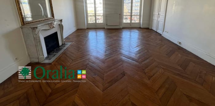 Image 2 sur 19 - Appartement  ·  Location · Paris (75010) · 5 pièces · 141m²