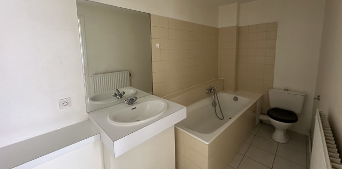 Image 6 sur 9 - Appartement  ·  Location · Villefranche Sur Saone (69400) · 2 pièces · 48m²