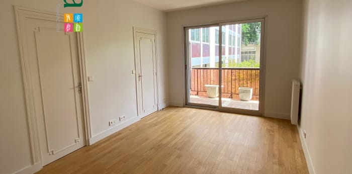 Image 3 sur 12 - Appartement  ·  Location · Paris (75007) · 4 pièces · 114m²