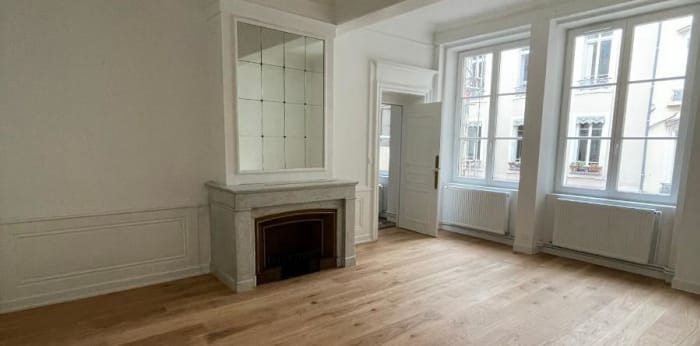 Image 16 sur 22 - Appartement  ·  Location · Lyon (69002) · 4 pièces · 139m²