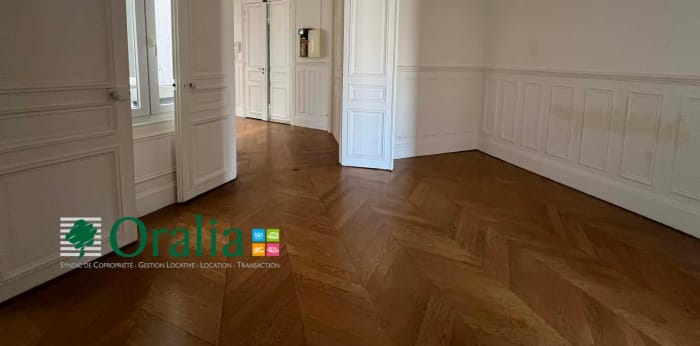 Image 8 sur 19 - Appartement  ·  Location · Paris (75010) · 5 pièces · 141m²