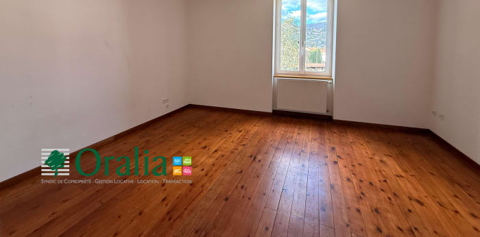 Image 3 sur 11 - Maison  ·  Location · Ste Foy L Argentiere (69610) · 5 pièces · 120m²