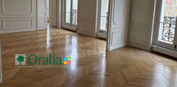Image 2 sur 21 - Appartement  ·  Location · Paris (75006) · 6 pièces · 172m²
