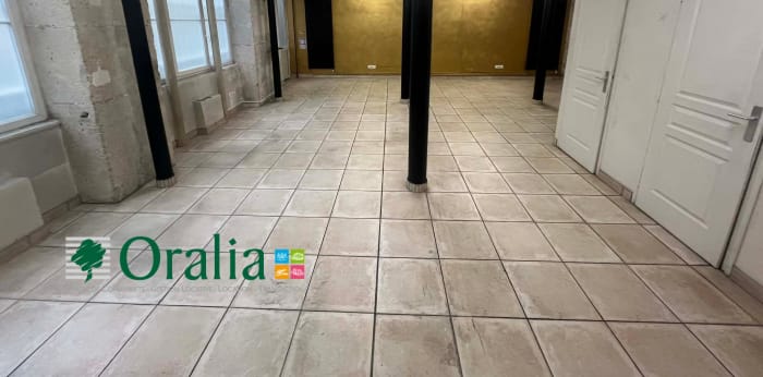 Image 6 sur 9 - Local commercial  ·  Location · Paris (75003) · 67m²