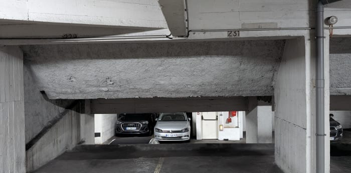 Image 2 sur 4 - Parking  ·  Location · Paris (75009)