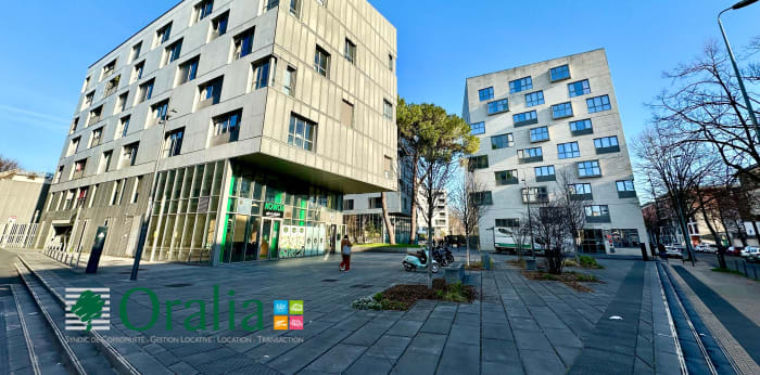 Image 6 sur 8 - Parking  ·  Location · Bordeaux (33800)