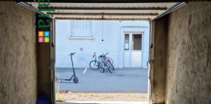 Image 2 sur 2 - Parking  ·  Location · Grenoble (38000)