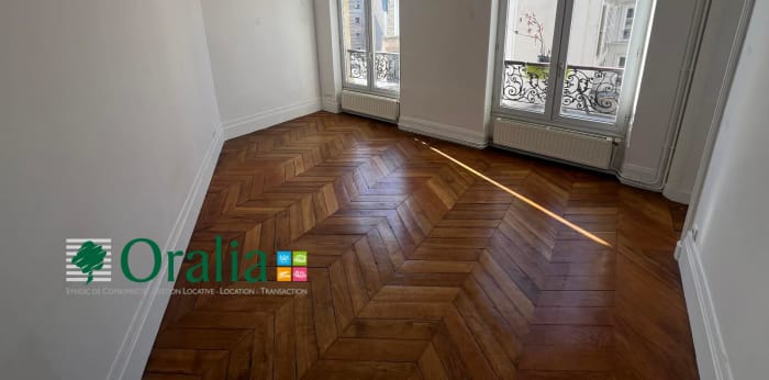 Image 16 sur 19 - Appartement  ·  Location · Paris (75010) · 5 pièces · 141m²
