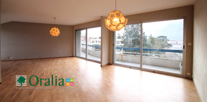 Image 1 sur 17 - Appartement  ·  Location · Grenoble (38000) · 4 pièces · 118m²