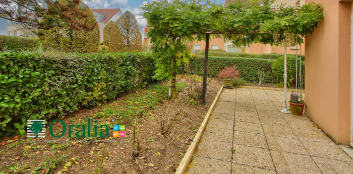 Image 1 sur 16 - Appartement  ·  Location · St Apollinaire (21850) · 6 pièces · 111m²