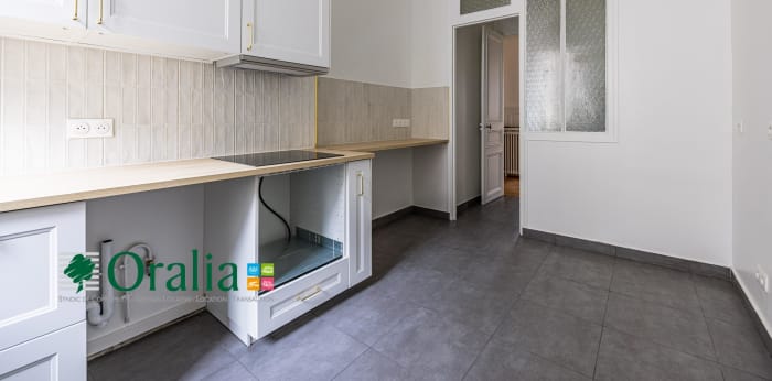 Image 8 sur 15 - Appartement  ·  Location · Paris (75007) · 4 pièces · 110m²