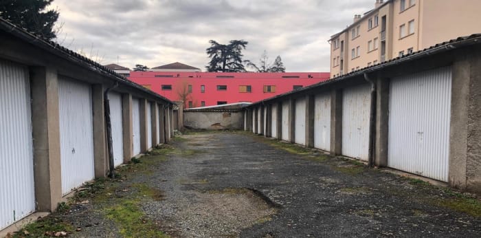 Image 3 sur 4 - Parking  ·  Location · Villefranche Sur Saone (69400)