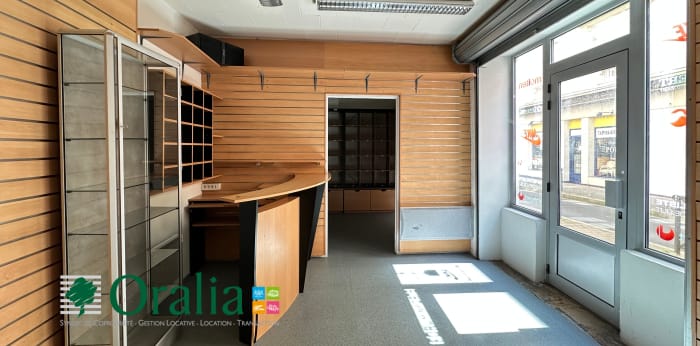 Image 1 sur 9 - Local commercial  ·  Location · Villefranche Sur Saone (69400) · 36m²