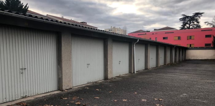 Image 2 sur 4 - Parking  ·  Location · Villefranche Sur Saone (69400)