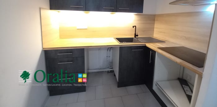 Image 1 sur 8 - Appartement  ·  Location · Marseille (13008) · 2 pièces · 35m²