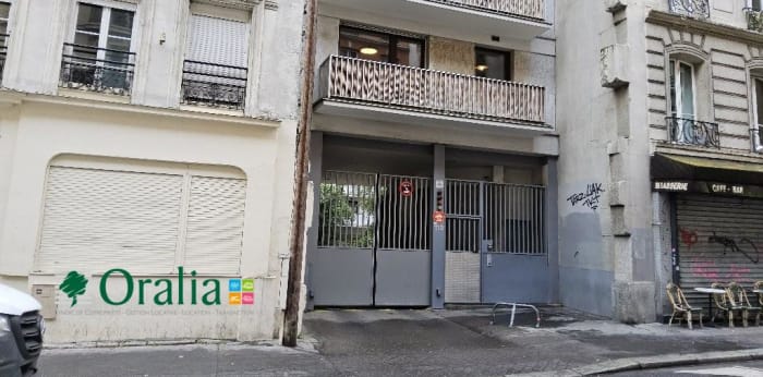 Image 1 sur 3 - Parking  ·  Location · Paris (75018)