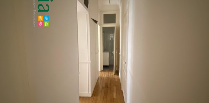 Image 11 sur 16 - Appartement  ·  Location · Paris (75006) · 6 pièces · 171m²