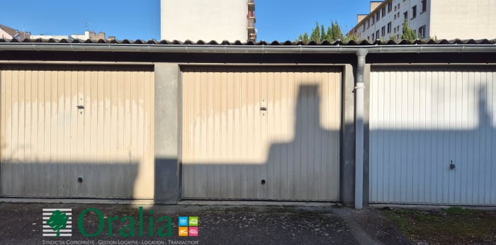 Image 2 sur 3 - Parking  ·  Location · Dijon (21000)