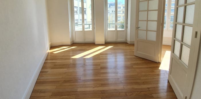Image 8 sur 10 - Appartement  ·  Location · Grenoble (38000) · 5 pièces · 127m²