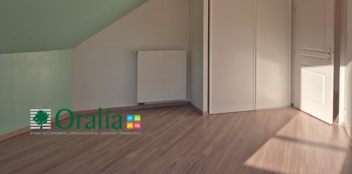 Image 11 sur 22 - Maison  ·  Location · Fontaine Les Dijon (21121) · 7 pièces · 195m²