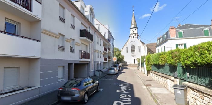 Image 1 sur 1 - Parking  ·  Location · Dijon (21000)