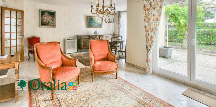 Image 5 sur 16 - Appartement  ·  Location · St Apollinaire (21850) · 6 pièces · 111m²