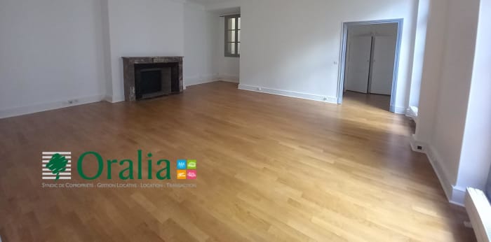 Image 1 sur 18 - Appartement  ·  Location · Paris (75003) · 2 pièces · 77m²