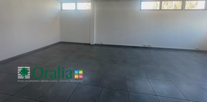 Image 2 sur 4 - Local commercial  ·  Location · Vaulx En Velin (69120)