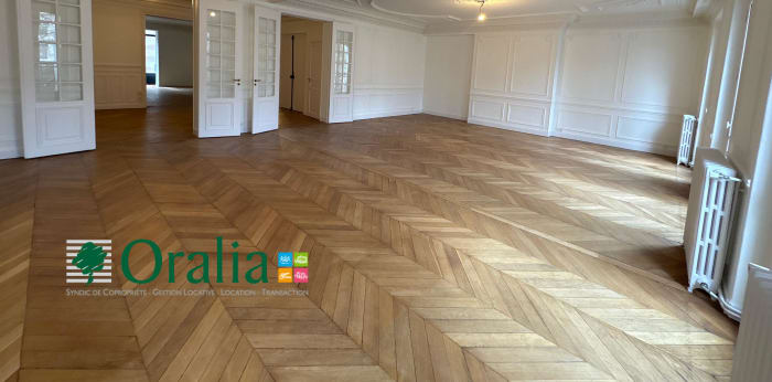 Image 4 sur 24 - Appartement  ·  Location · Paris (75008) · 6 pièces · 263m²