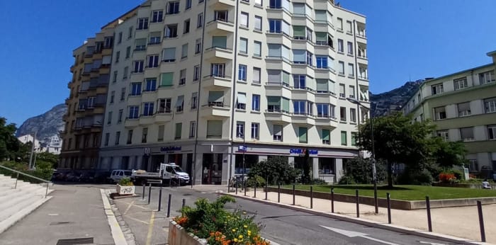 Image 5 sur 10 - Appartement  ·  Location · Grenoble (38000) · 5 pièces · 127m²
