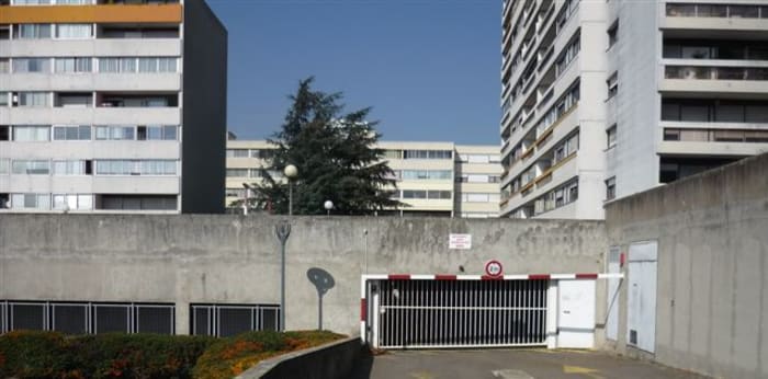 Image 1 sur 1 - Parking  ·  Location · Rillieux La Pape (69140)