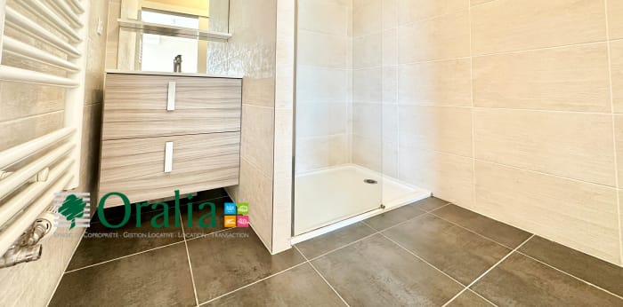 Image 12 sur 26 - Appartement  ·  Location · Bordeaux (33800) · 2 pièces · 48m²