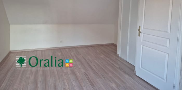 Image 15 sur 22 - Maison  ·  Location · Fontaine Les Dijon (21121) · 7 pièces · 195m²