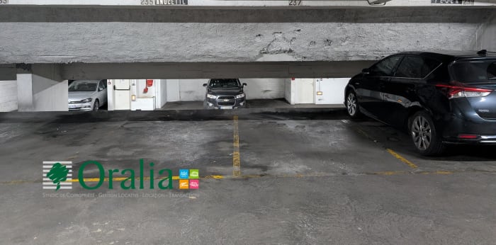 Image 2 sur 4 - Parking  ·  Location · Paris (75009)