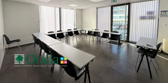 Image 5 sur 12 - Local commercial  ·  Location · Jassans Riottier (01480) · 78m²